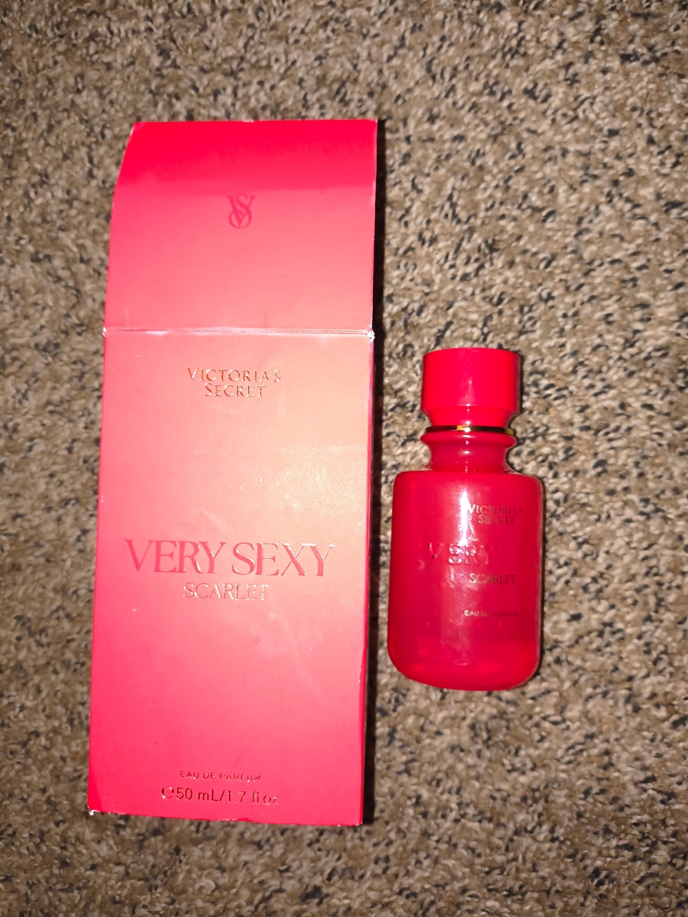 Victoria's Secret Very Sexy Scarlet Eau de Parfum - Red